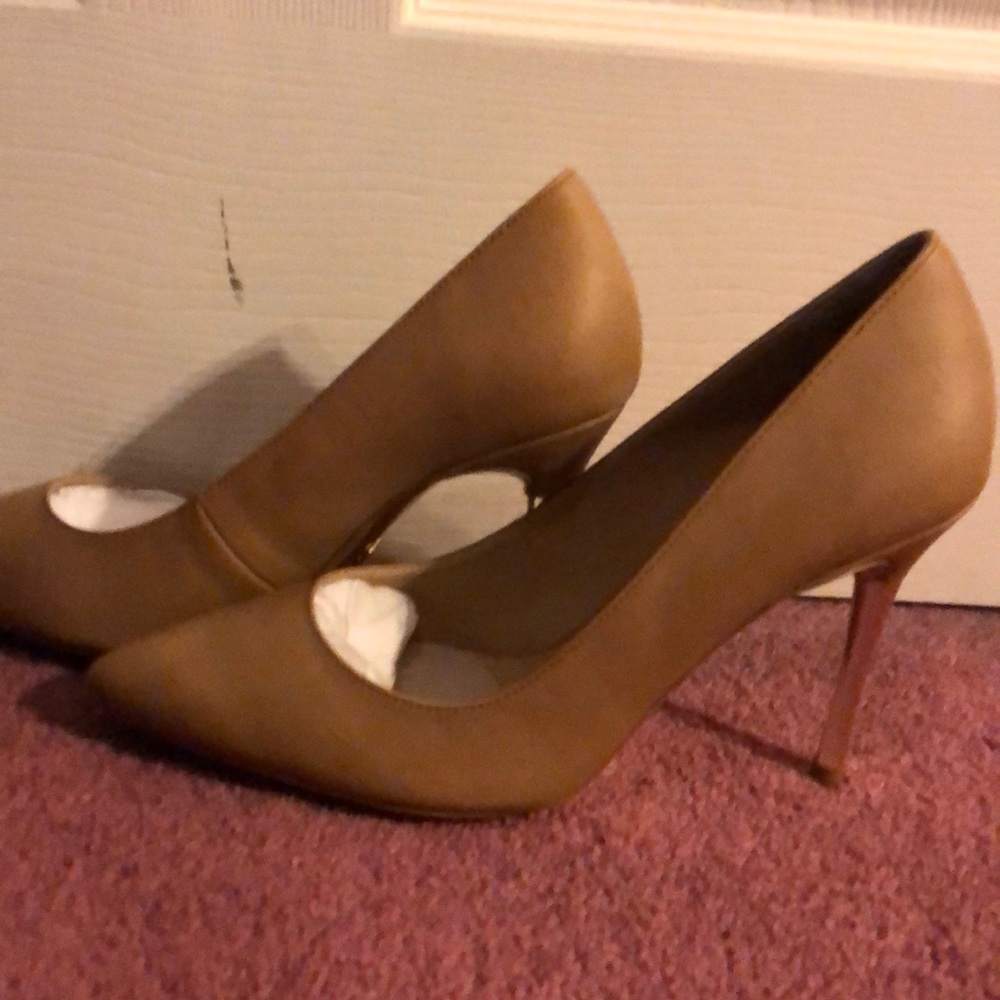Heels - Picture 3 of 4